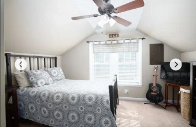 Building Photo - 4 Bedroom with a Hot Tub in the heart of t...