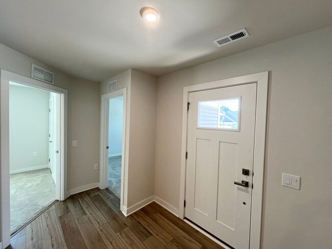 Building Photo - Charming 3BD, 2BA Fuquay Varina Home with ...