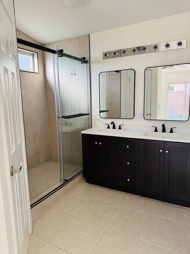 Building Photo - 3211 E Menadota Dr