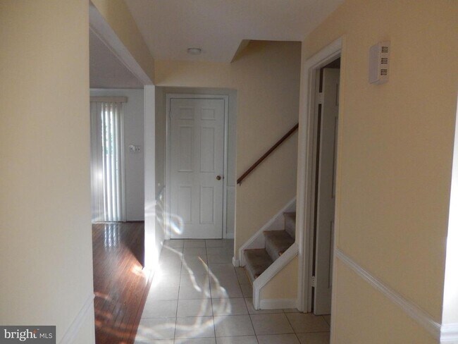 Building Photo - 15821 Anamosa Dr