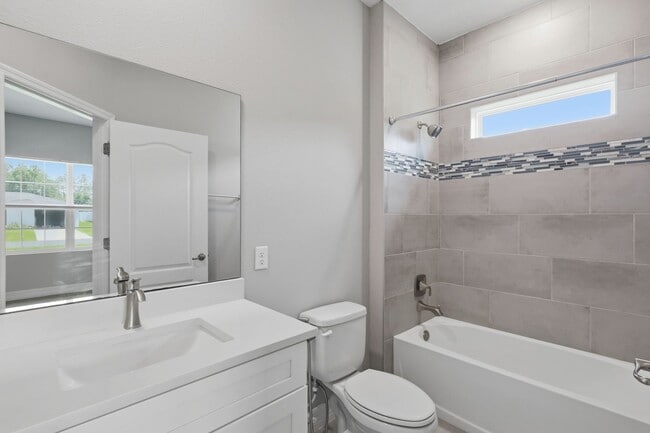 Building Photo - 5574 SW 128th Pl