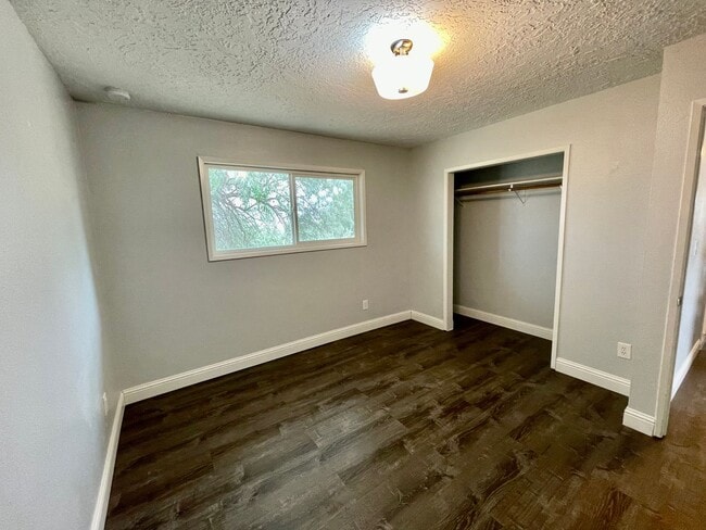 Building Photo - 1201-1203 Zeta Ct