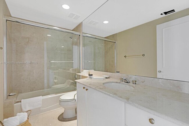 Building Photo - 781 Crandon Blvd