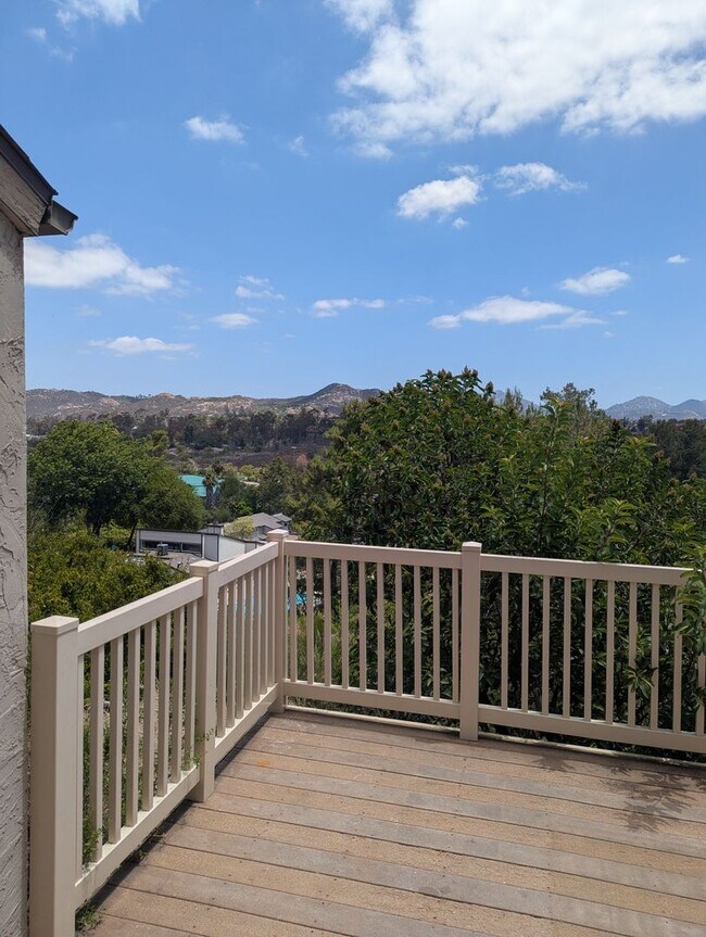 Building Photo - 3 Bed/2 Bath Townhome in Poway