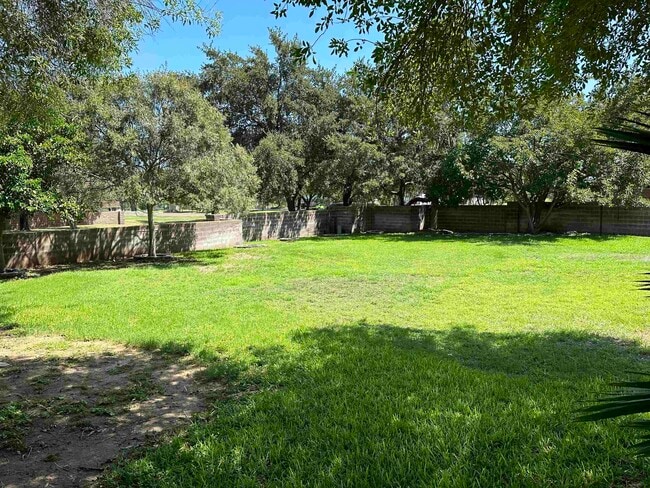 Building Photo - 223 Oriole Ln