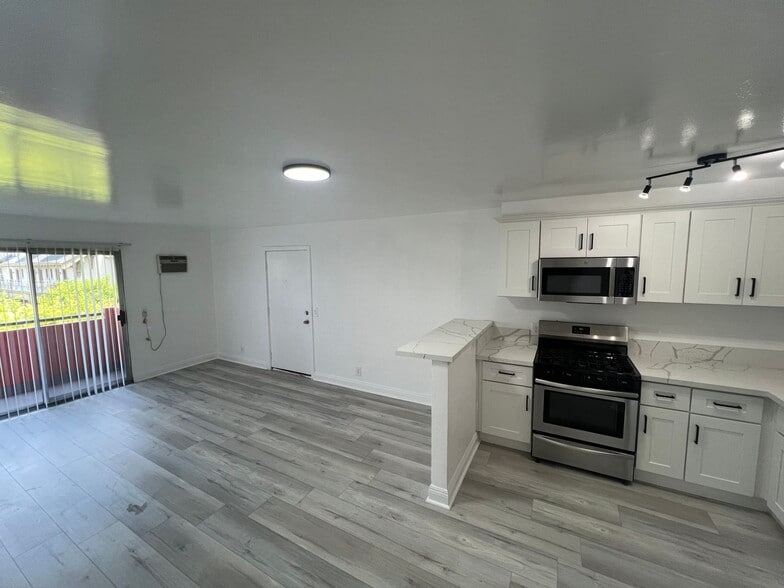 Interior Photo - 3759 W 27th St