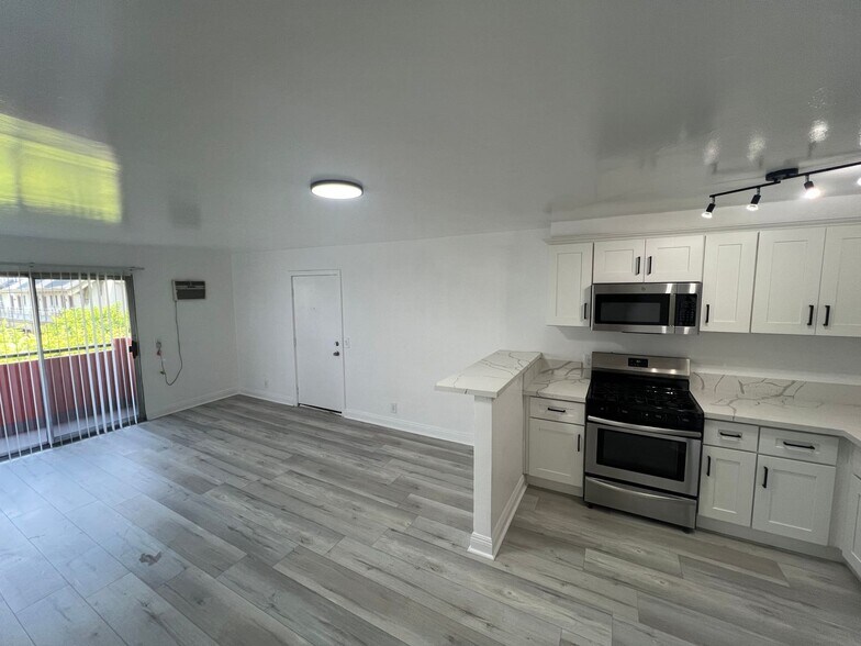 Interior Photo - Villa Regency Apartments