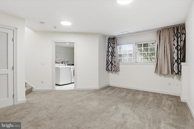 Building Photo - 901 Harrison Cir