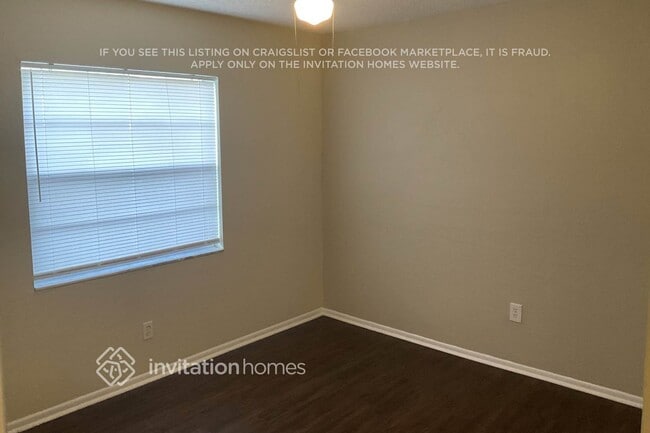 Building Photo - 5857 79th Ave