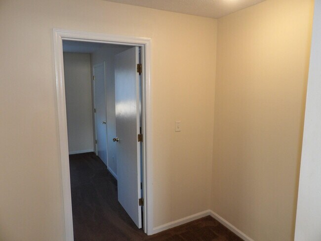Building Photo - 65 Ashwood Ct