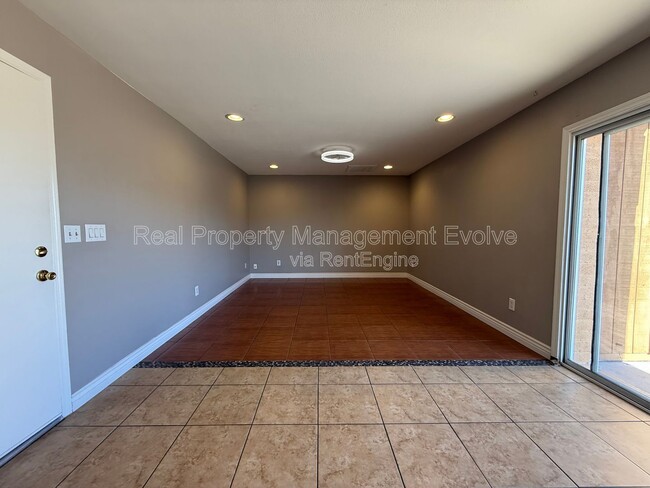 Building Photo - 3626 W Angela Dr