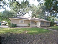 Building Photo - 601 Fresa Rd