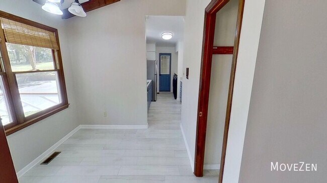 Building Photo - 4711 Highview Pl