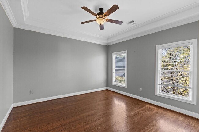 Building Photo - 2019 Overhill Dr