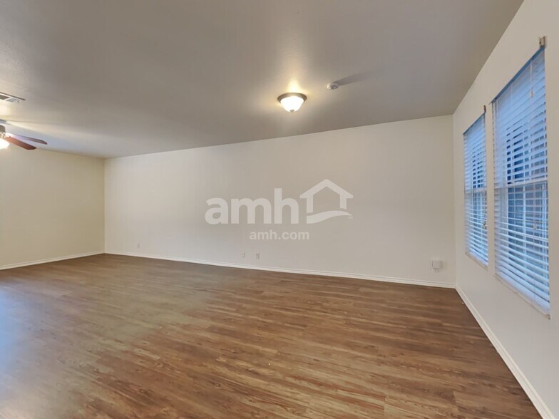 Building Photo - 142 Blue Juniper