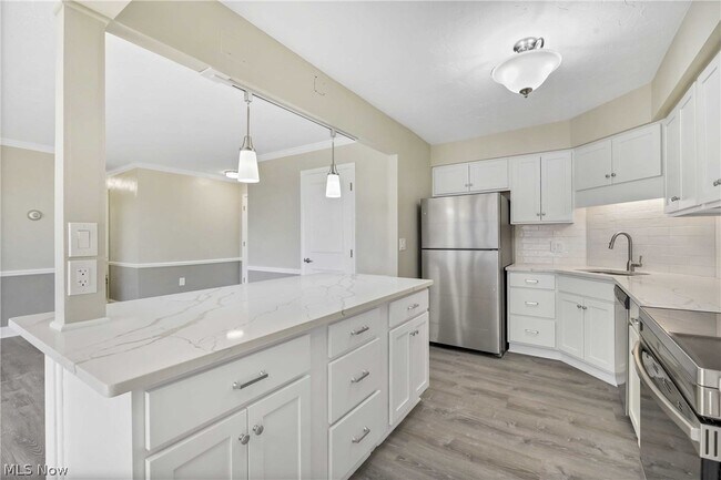 Building Photo - 12550 Lake Ave