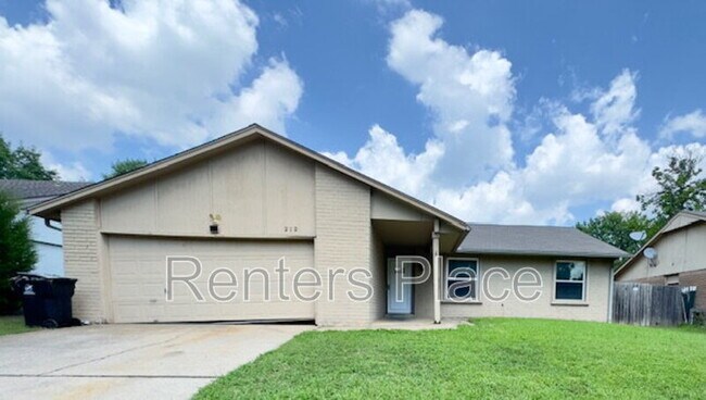 Primary Photo - 212 E Austin St