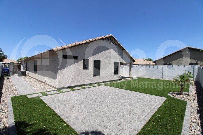 Building Photo - 12211 W Hadley St