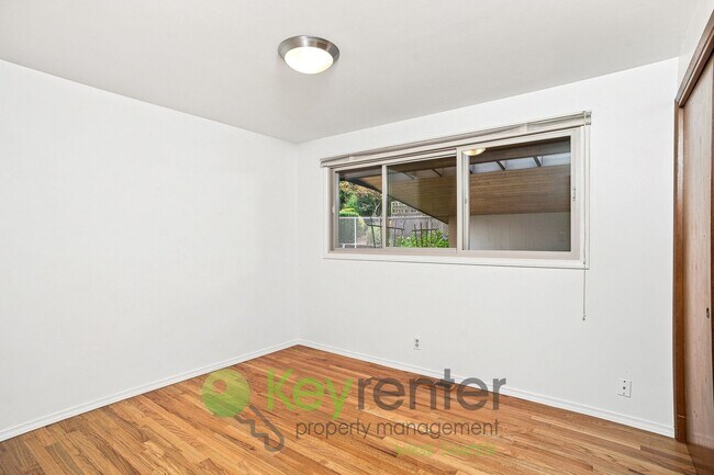 Building Photo - 924 S 226th Pl