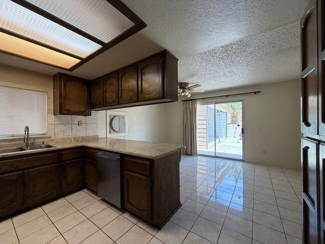 Building Photo - 3 Bedroom 2 Bathroom House with 2 Car Garage Located in Lenwood