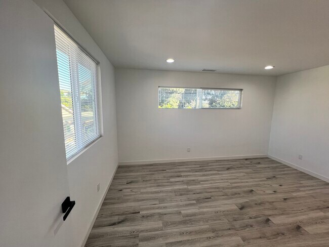 Building Photo - 2519 Corinth Ave