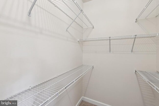Building Photo - 909 Crestfield Dr