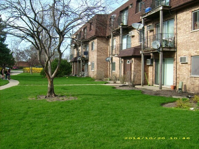 Building Photo - 115 E Dundee Rd