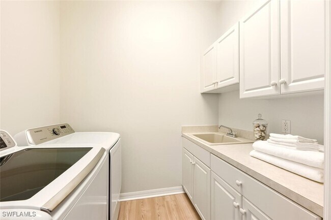 Building Photo - 10800 Fieldfair Dr