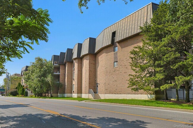 Building Photo - 560 Halstead Ave