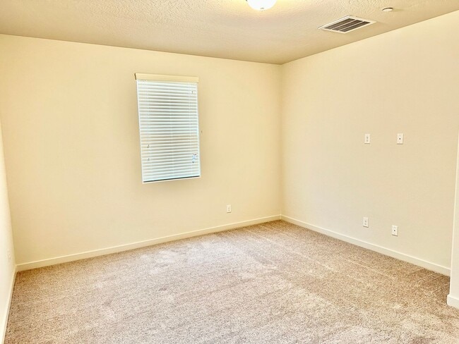 Building Photo - Lovely 3/2 Century Home In Madera