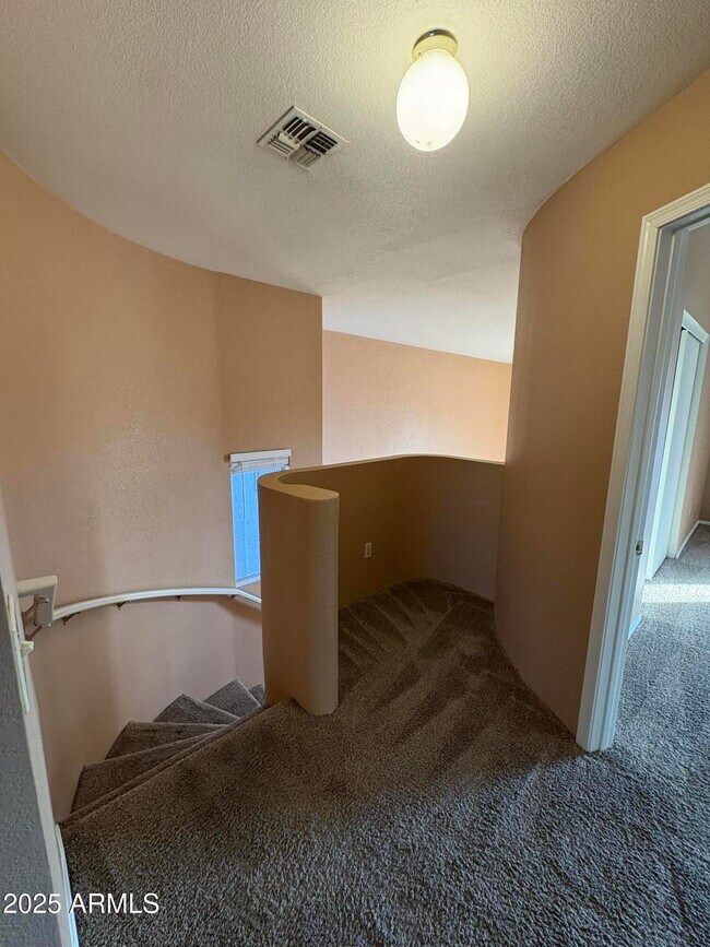 Building Photo - 473 S Sunrise Dr