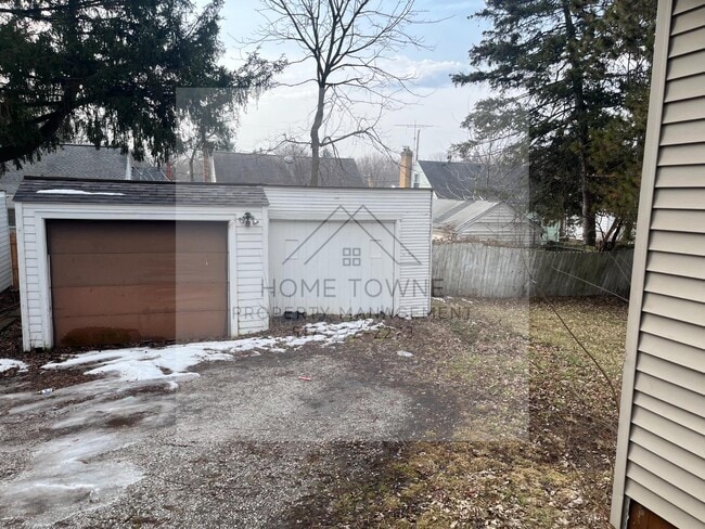 Building Photo - 1117 Berten St