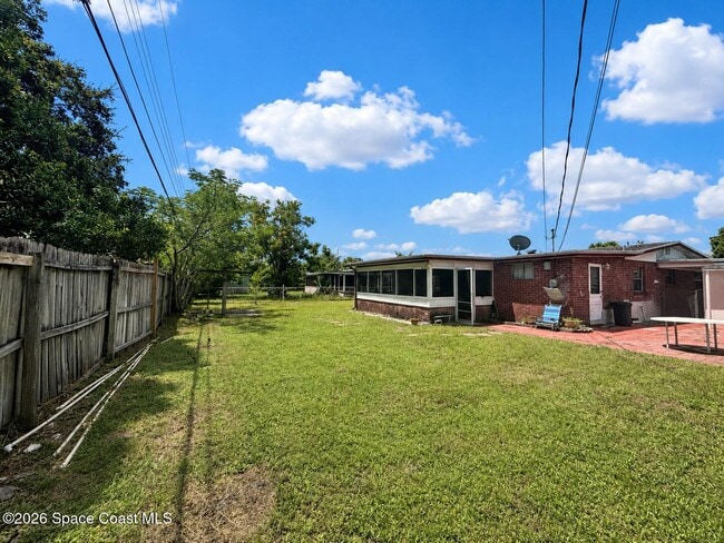 Building Photo - 1425 Holland St