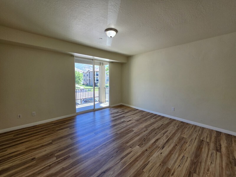 Building Photo - 638 N 400 W