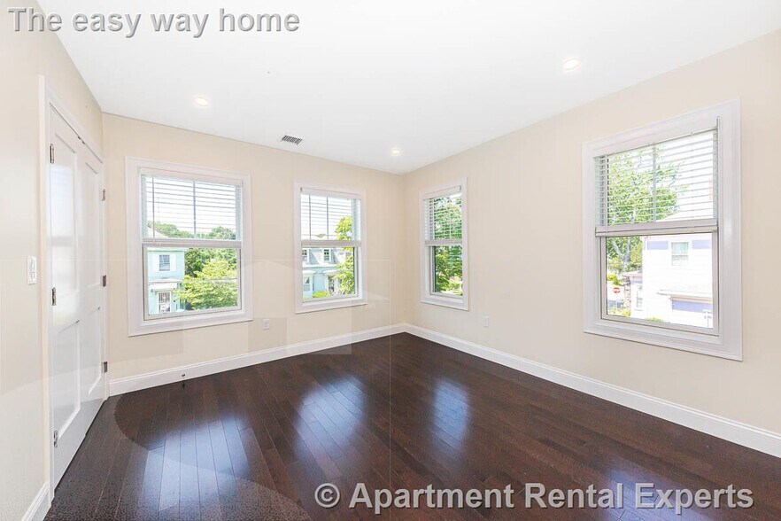 Building Photo - 120 Jerome St