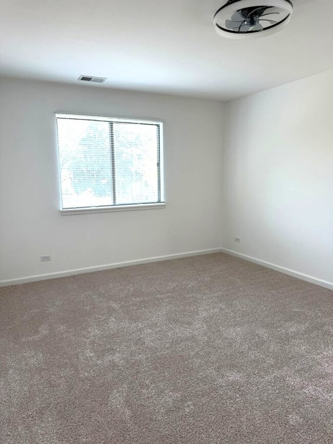 Building Photo - 327 Wildberry Ct