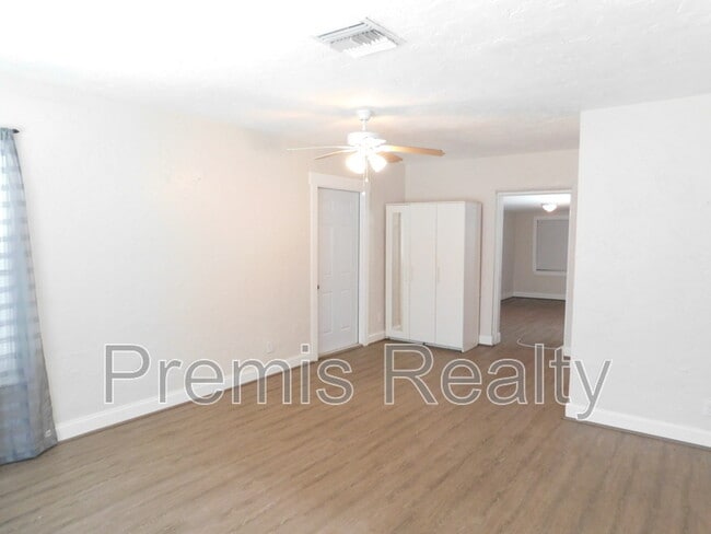 Building Photo - 5156 5th Ave S