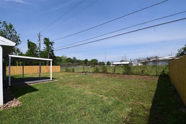 Building Photo - 10946 Fullerton Dr