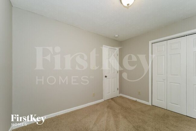 Building Photo - 6093 Lynwood Dr