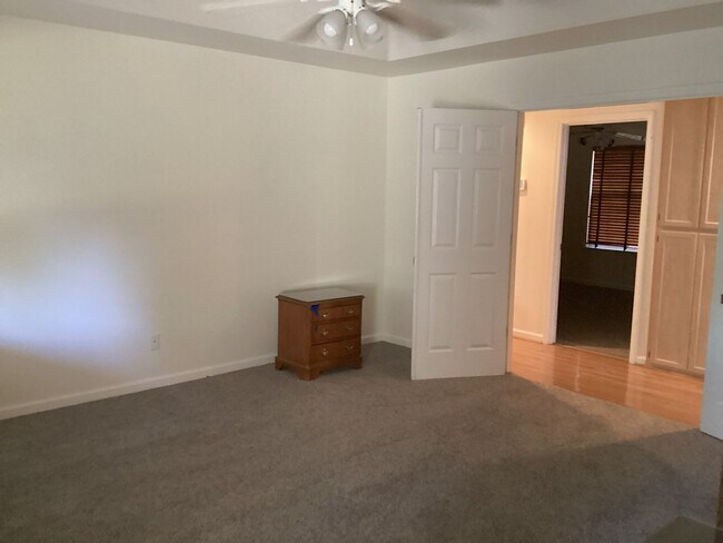 Building Photo - Large north Chico home available now