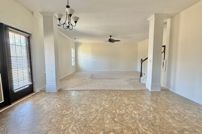 Building Photo - AVAILABLE NOW! (Small Pets Only)