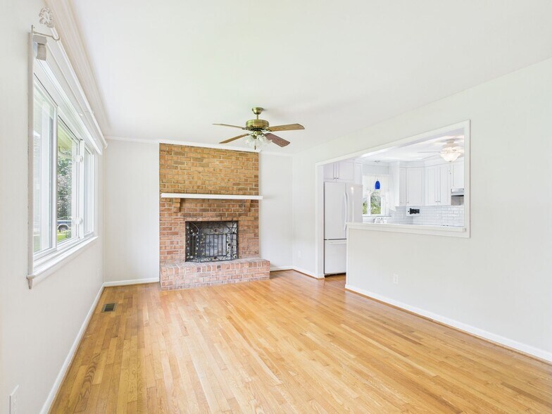 Building Photo - 2318 Aspen Ave