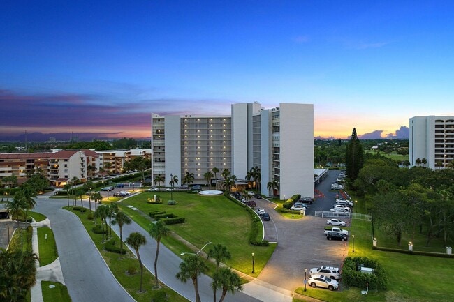 Building Photo - 336 Golfview Rd