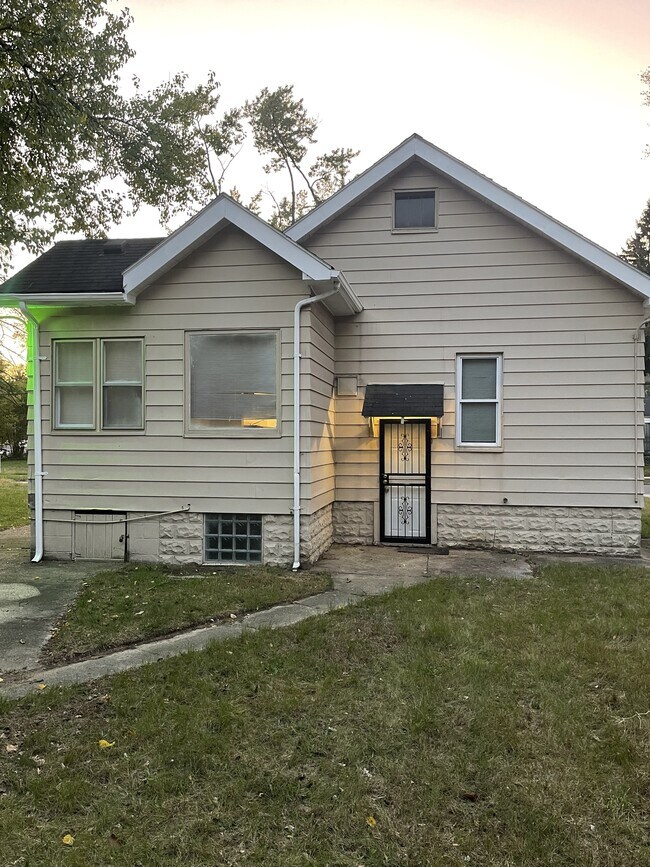 Building Photo - 17586 Trinity St