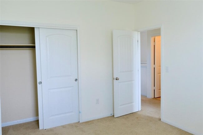 Building Photo - 2880 Donnell Dr