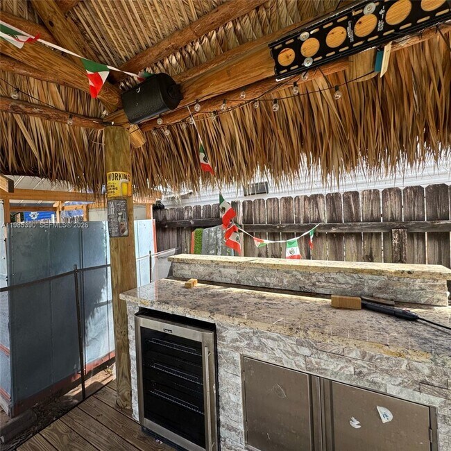 Building Photo - 4261 SW 22nd St