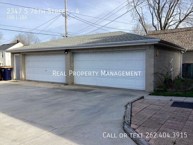 Building Photo - 2347 S 76th St