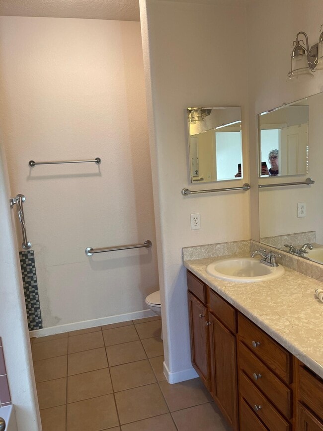 Building Photo - 1504 Reynosa Loop SE