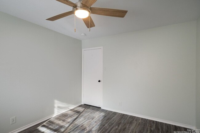 Building Photo - Beautiful, fully remodeled 3 bedroom, 2.5 ...