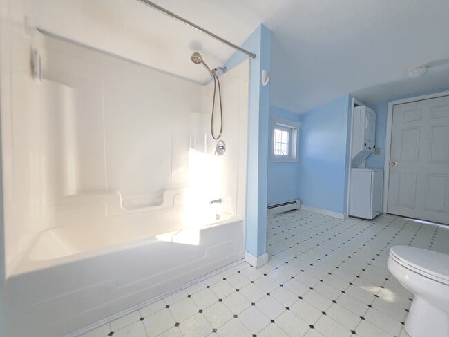 Building Photo - 208 Grove St